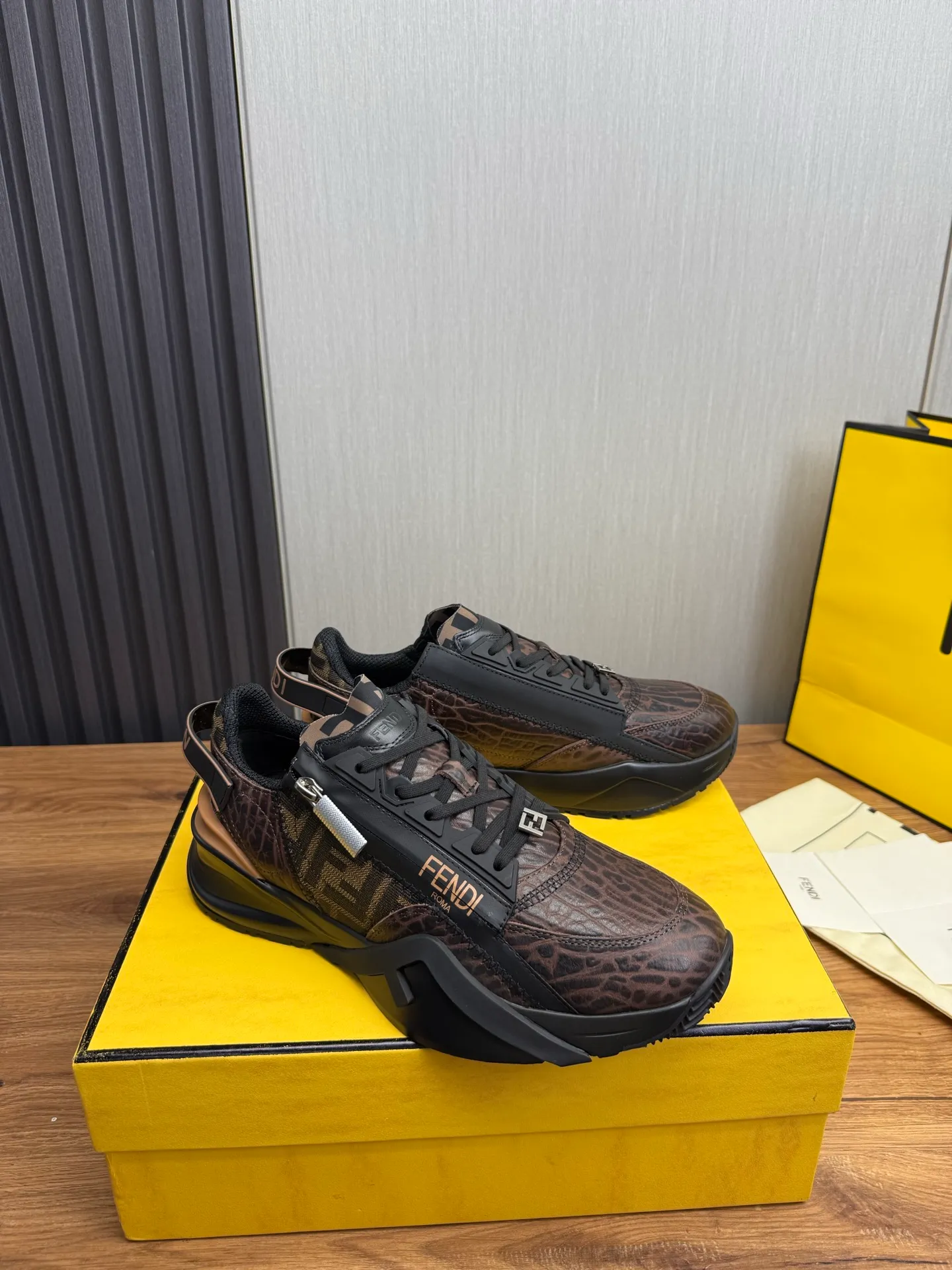 Men's men's shoes 💰620💰 Fendi [Fendi] hot style is on the market 🔥Fashionable casual men's shoes 🔱 Made of original brand fly-knit fabric. Original cowhide + breathable mesh lining + sheepskin feet, perfect shape, top quality, you deserve it 🔜Original rubber outsole, ultra-light, non-slip and wear-resistant 👣 Standard size 38-44